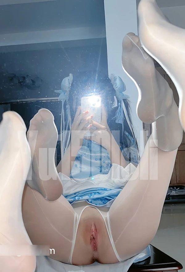 粉嫩福利姬@玉宝水手服彼女饲育尺度私拍合集2